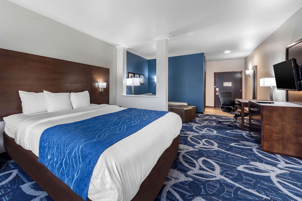 SUITE, KING BED