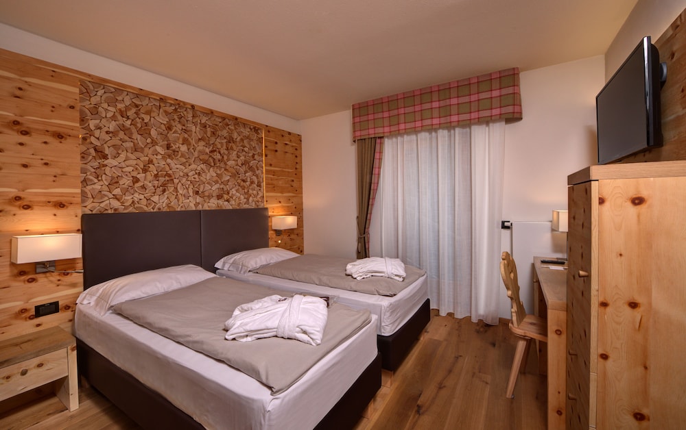 Hotel Palace Ravelli 12/83