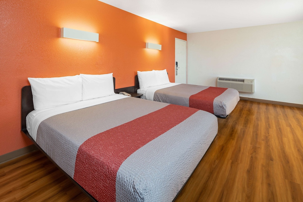 Motel6 Ventura, CA - South 31/61
