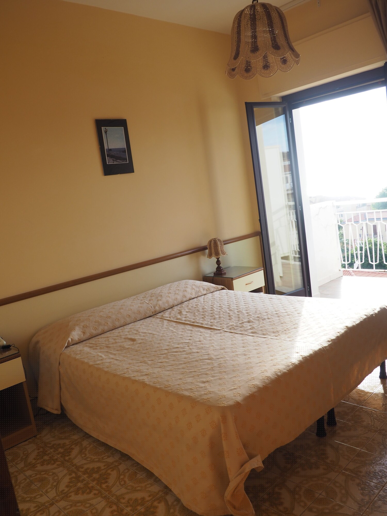 STANDARD, DOUBLE OR TWIN BED