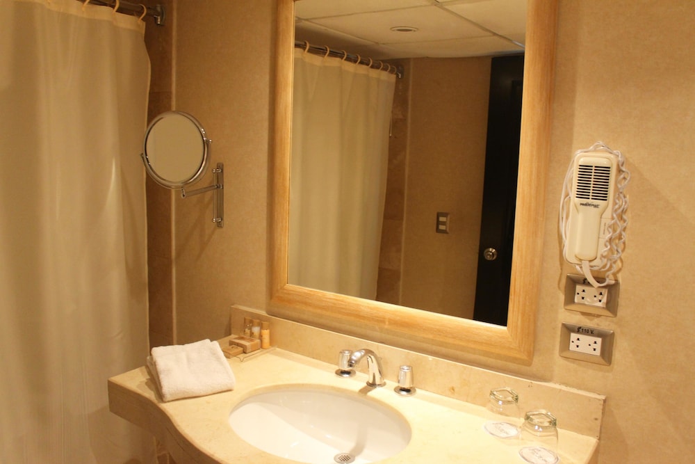 Junior Suite, Twin Beds, Sol de Oro Hotel And Suites 2/4