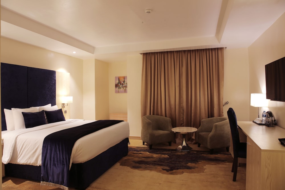 Bon Hotel Elvis 13/50