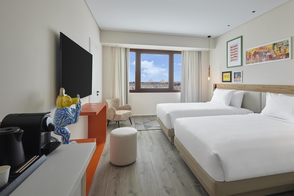 Basic, Twin Beds, Pyramids View