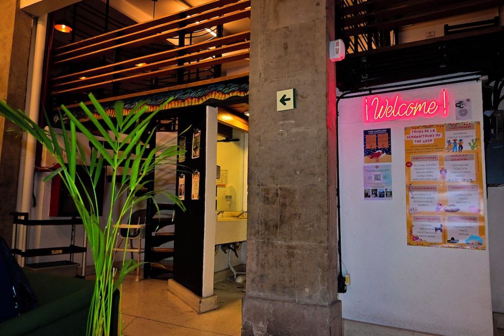 Hostel Mundo Joven Catedral 4/50