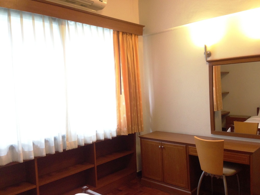 P.T. Court 53/72