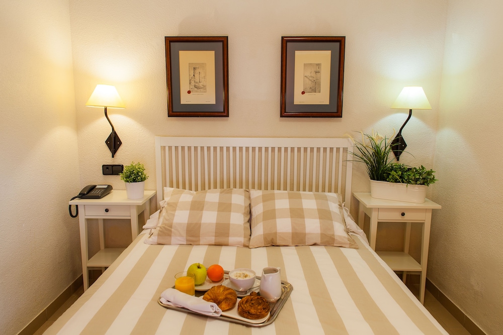 Hostal Miguel De Cervantes 40/57
