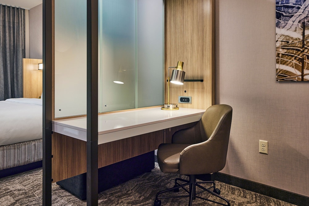 SpringHill Suites Medford Airport 28/28