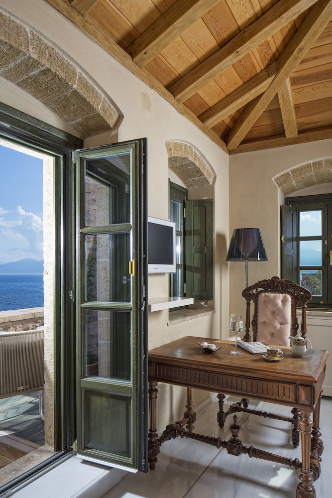 Moni Emvasis Luxury Suites 44/70