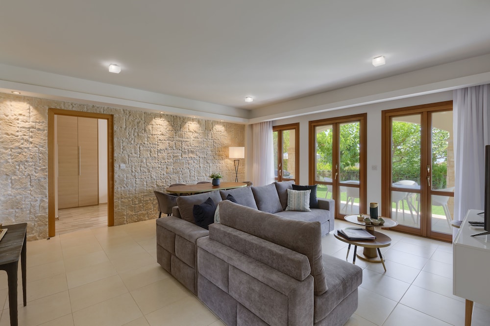 Aphrodite Hills Golf Spa Resort Residences Apartments 32/55