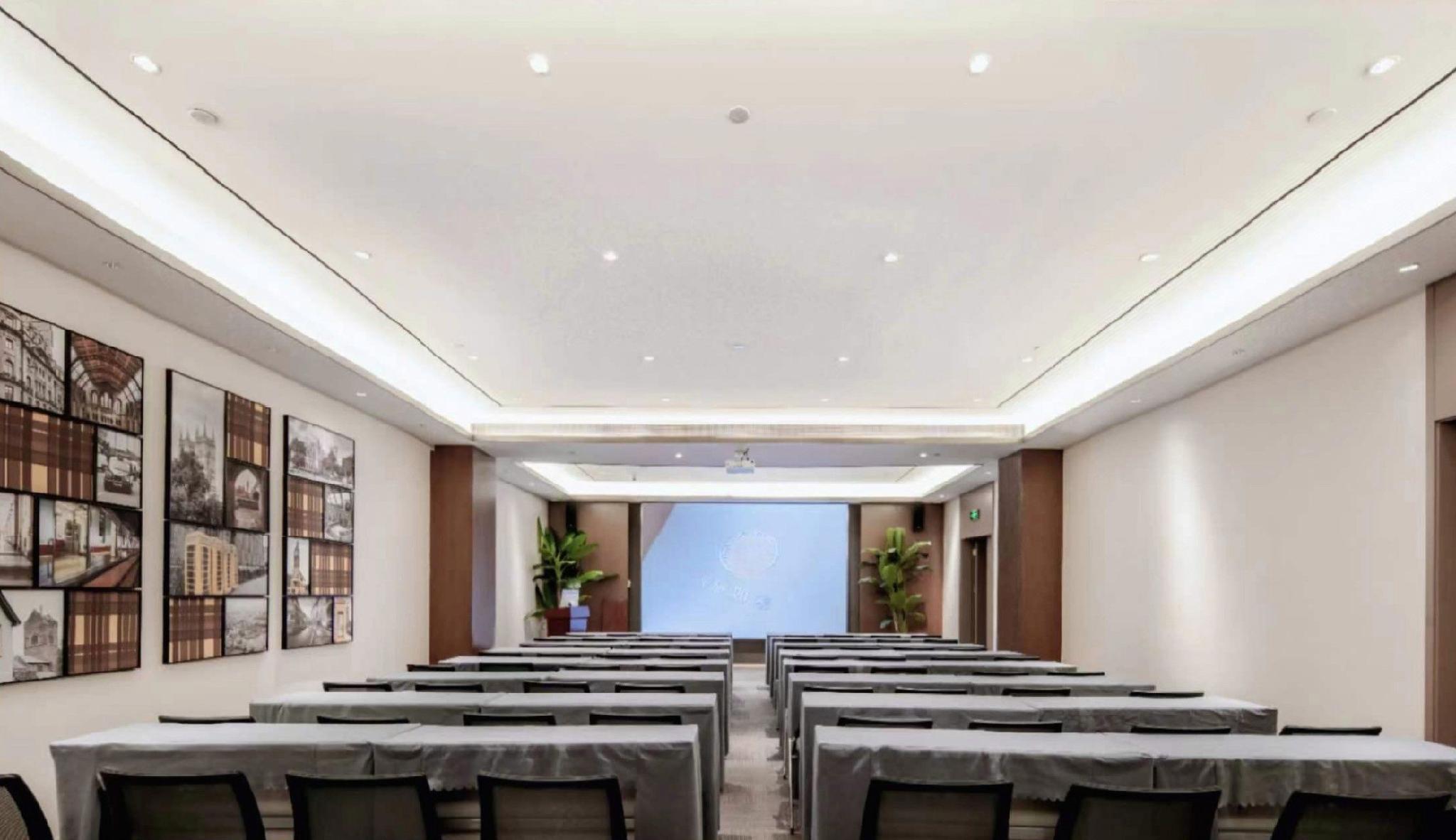 Home Inn Plus (Wuxi Zhongshan Road Shenglimen Metro Station) 50/57