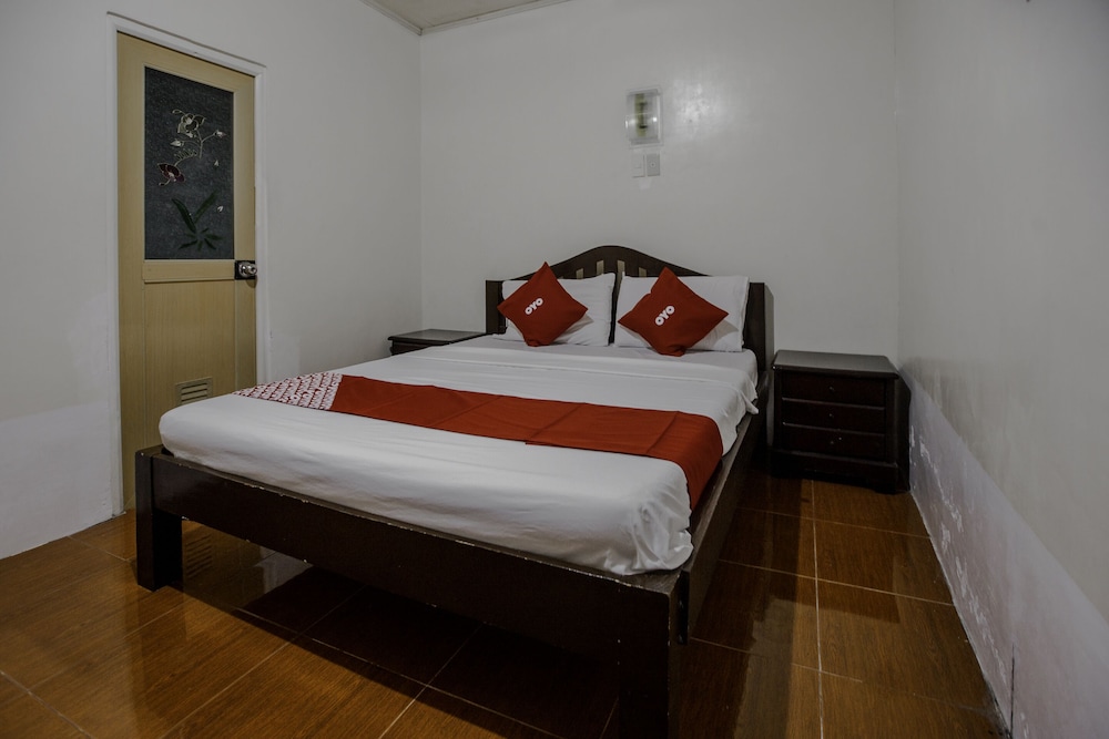 OYO 741 Sierra Travellers Inn 24/43