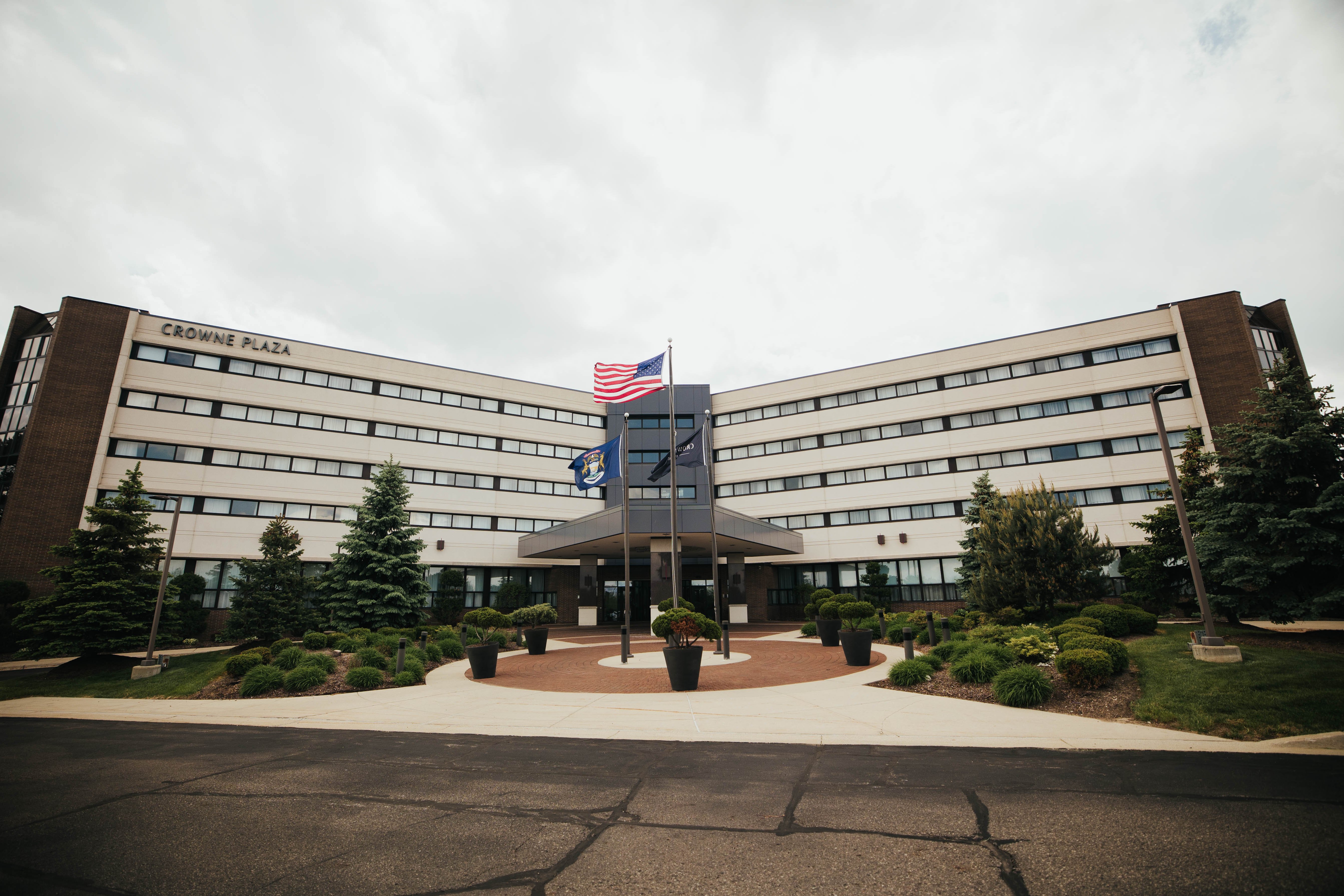 Crowne Plaza Lansing West 2/50