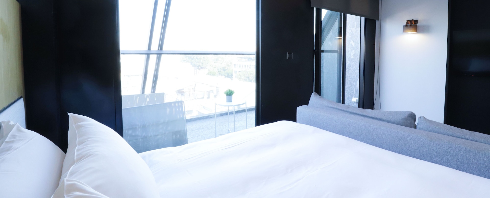 DELUXE, WITH VIEW, BATHTUB