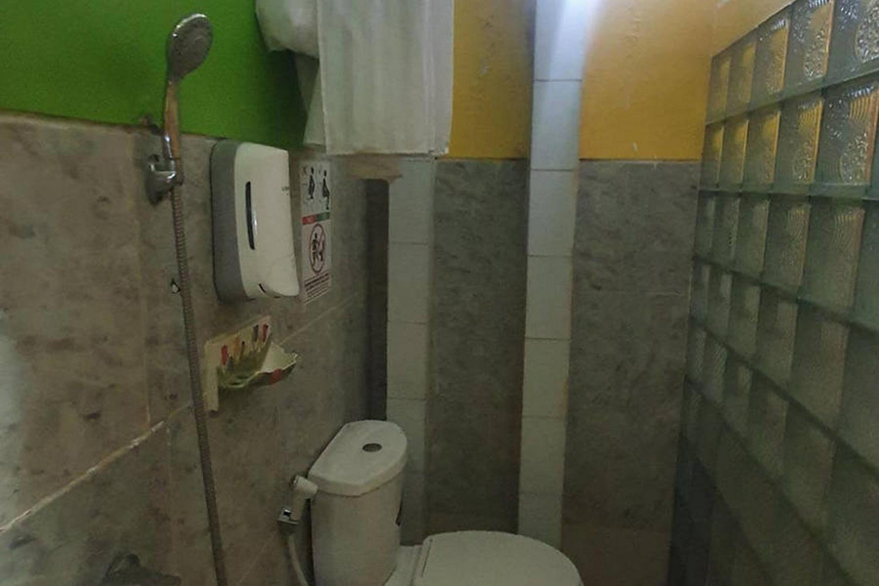 OYO 3727 Homestay Gayatri Sawojajar 57/57