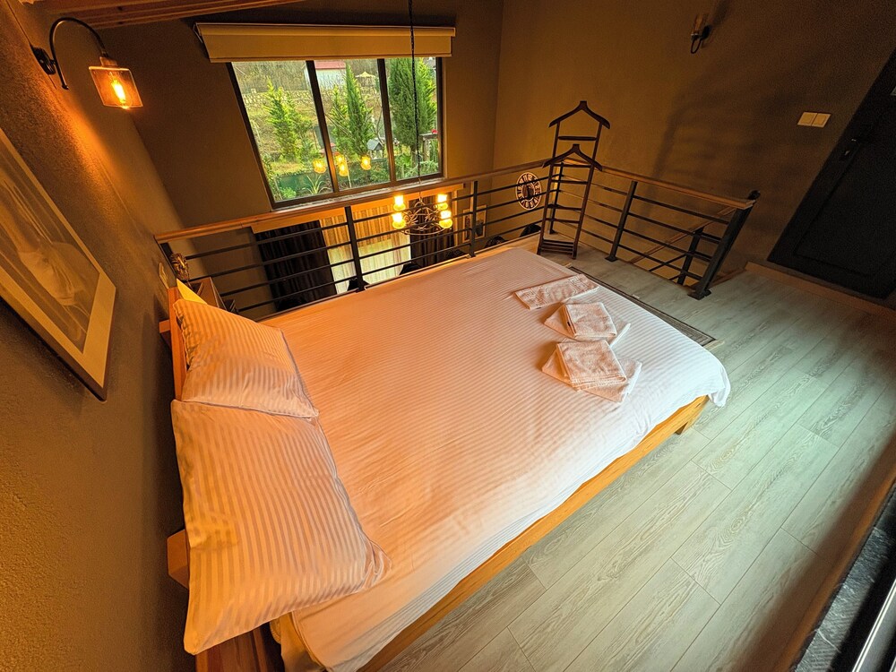 Antik River House 16/48