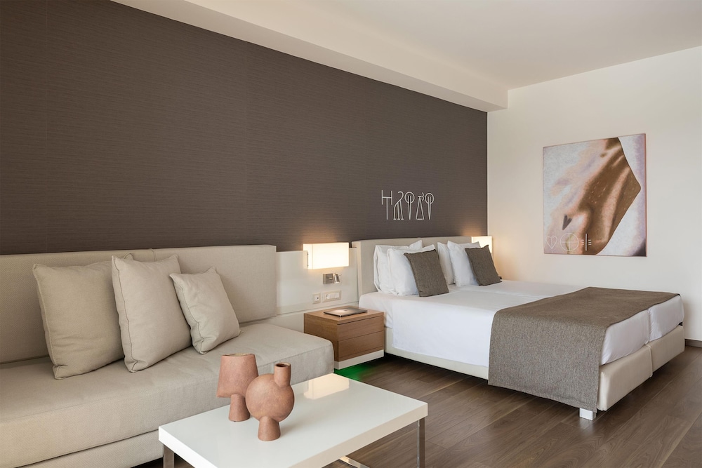 Deluxe, Double Bed, Shared Pool