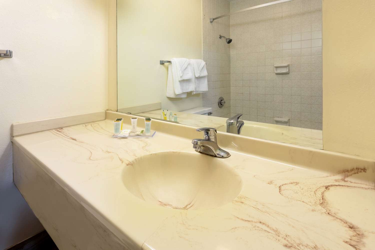 Super 8 by Wyndham Wooster 19/19