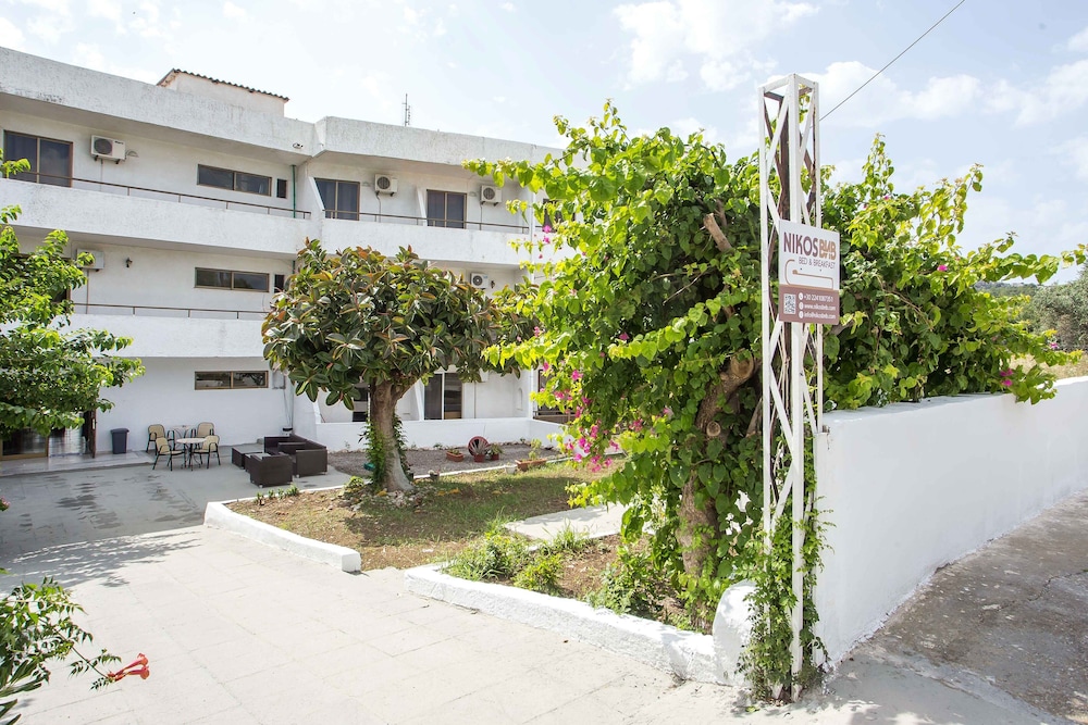 Nikos BnB Rooms 46/50