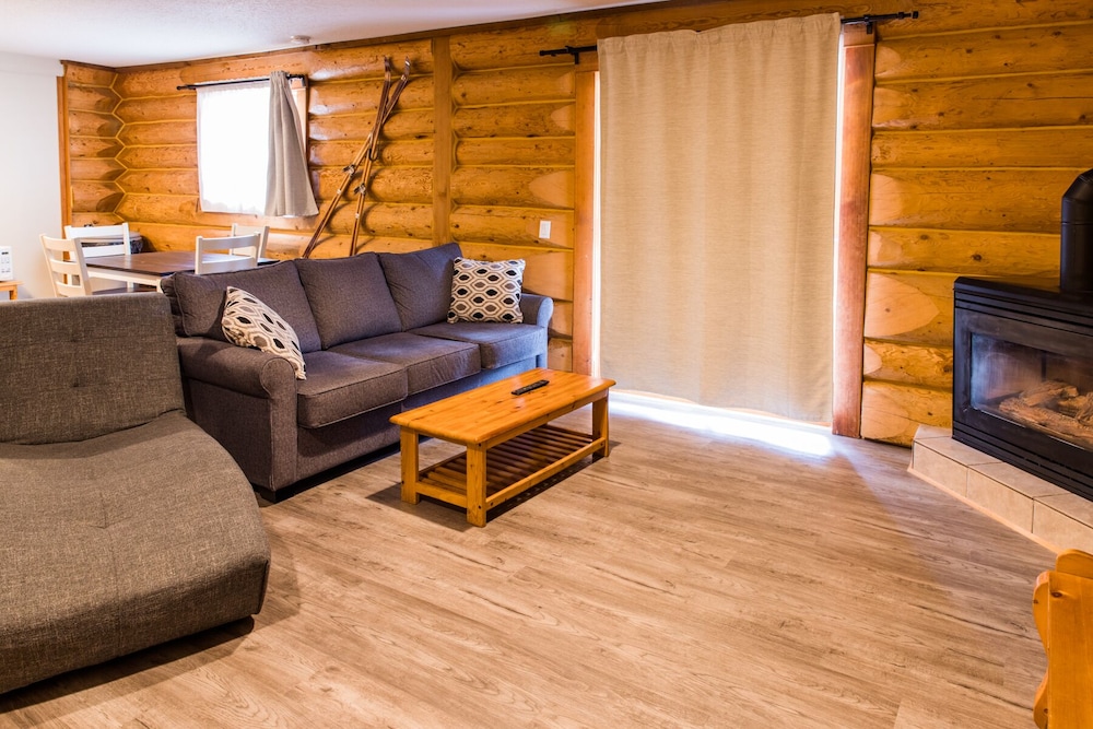 Glacier House Resort 31/36