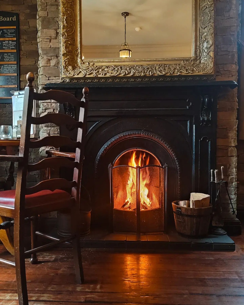 The Rose and Crown 7/49