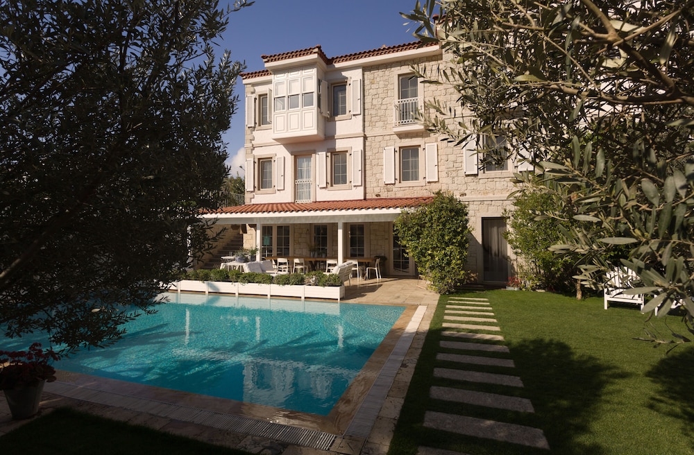 Peremere Alacati Hotel 4/50