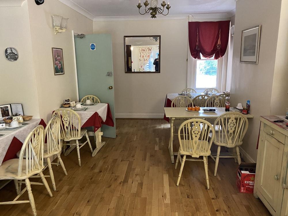 Pickwicks Guest House 19/29