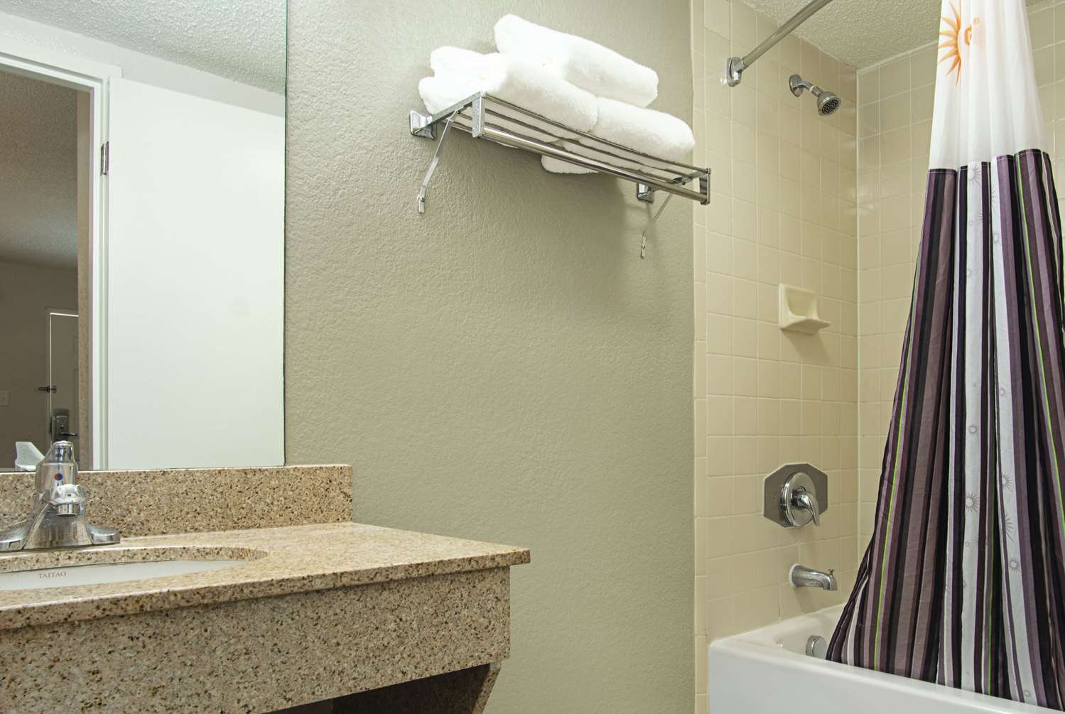La Quinta Inn by Wyndham West Palm Beach - Florida Turnpike 32/36