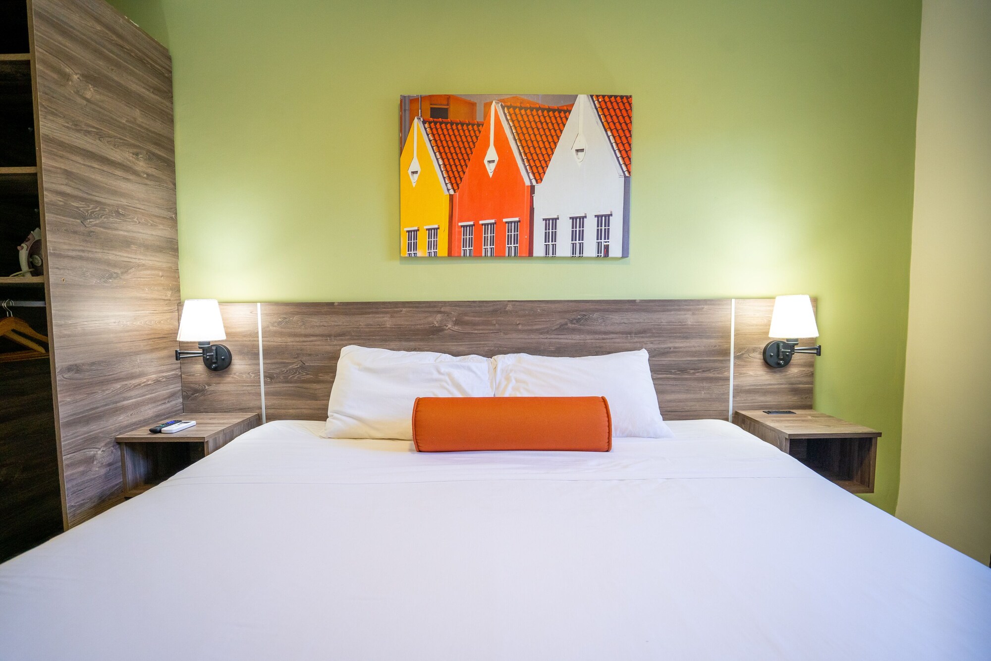 1 Bedroom, Standard, King Bed, Pool View, Delynne Boutique Hotel 3/5