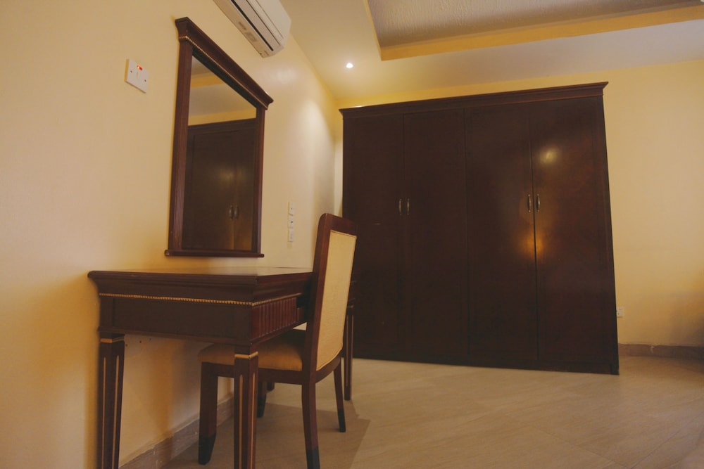 Royal Suites 8/47
