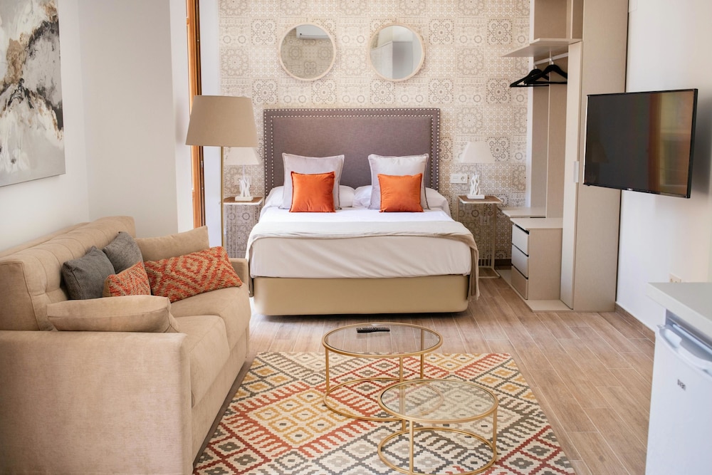 Feelathome Martires Apartments 4/74