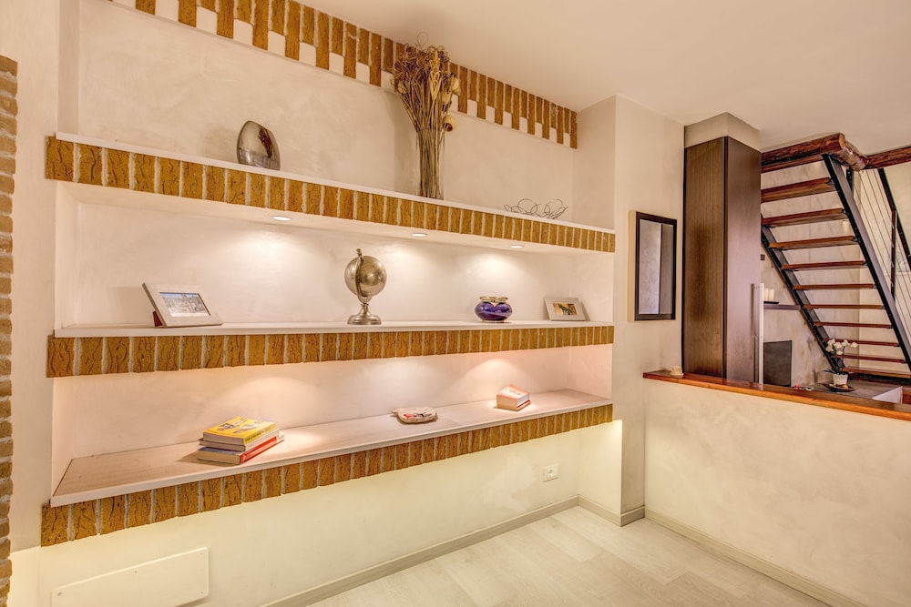 Tritone Top House 47/83