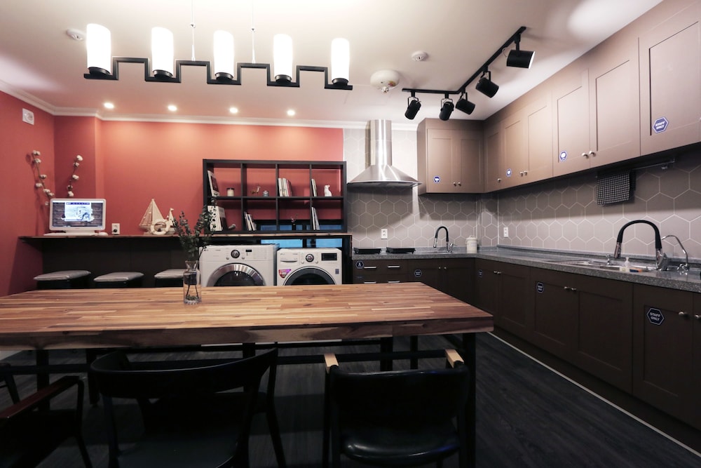 Blueboat Hostel Jeonju 49/59
