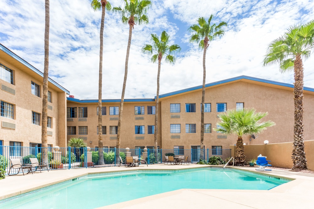 Days Inn & Suites by Wyndham Mesa Near Phoenix 2/36