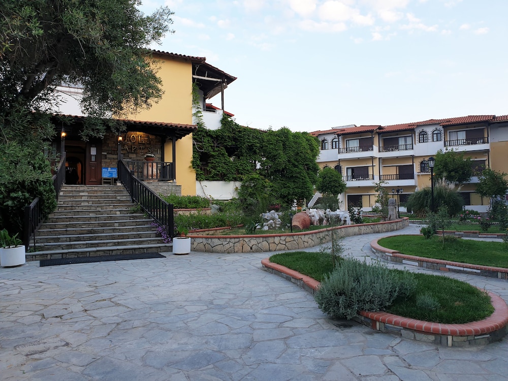 Ioli Village 40/44