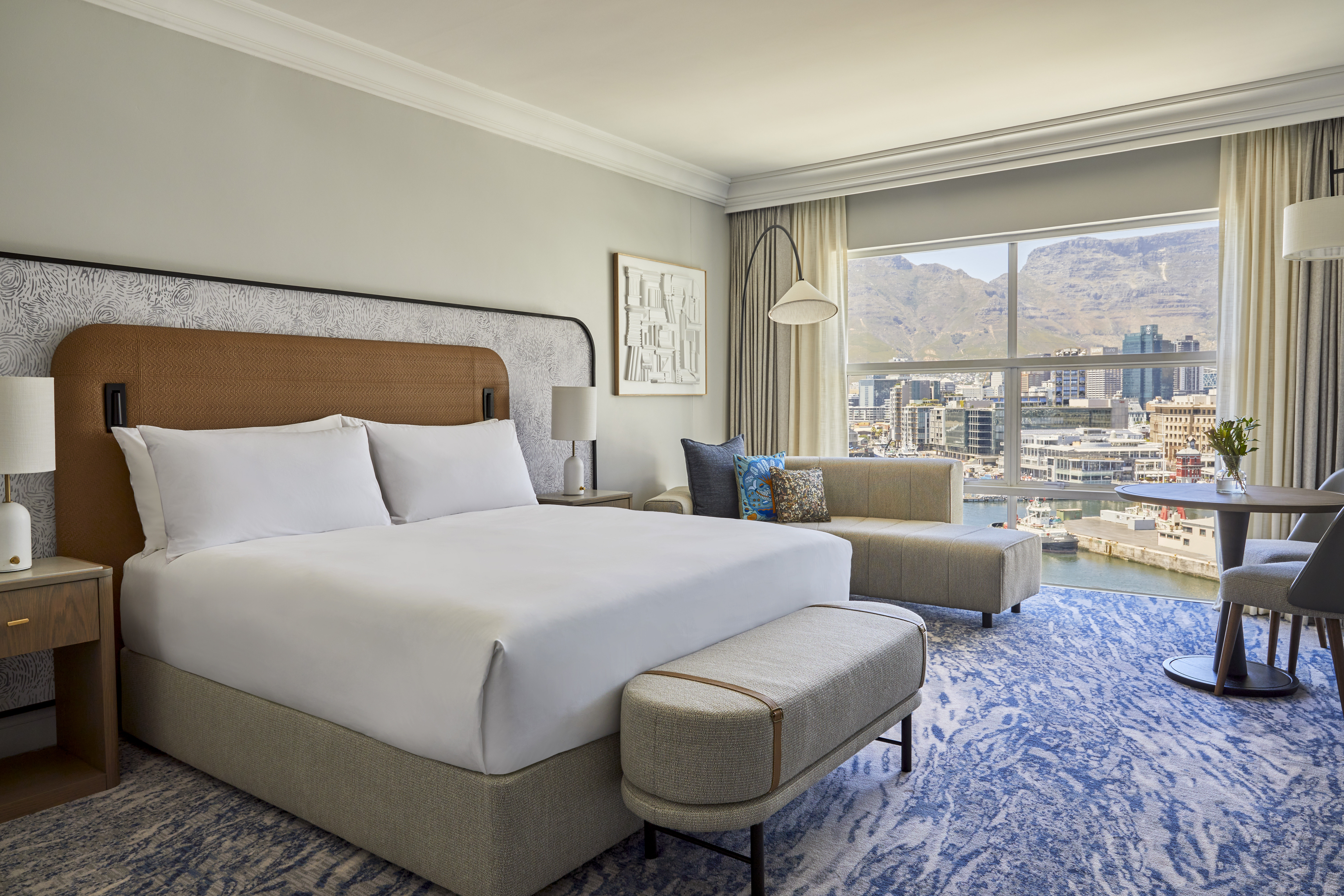 Classic, King Bed, Mountain View