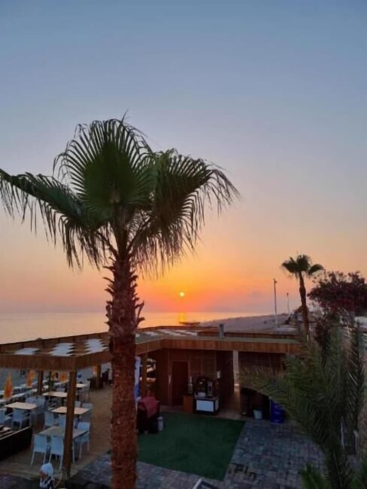 Galaxy Beach Hotel 69/72