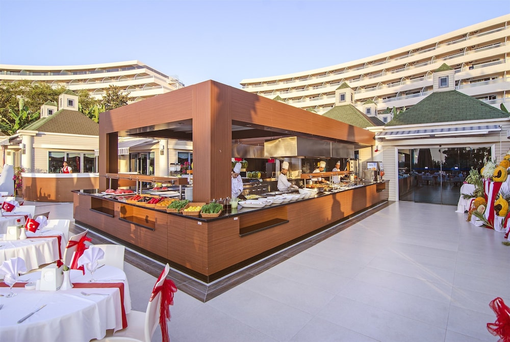 Grand Blue Sky International in KUSADASI