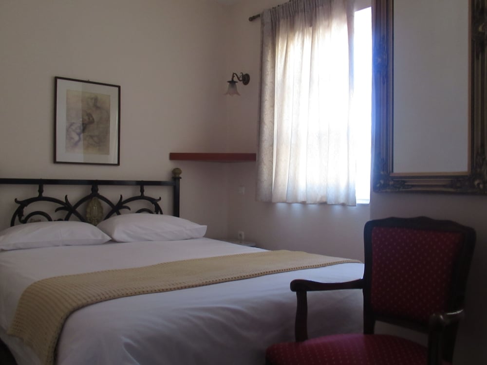 BYRON HOTEL 20/72