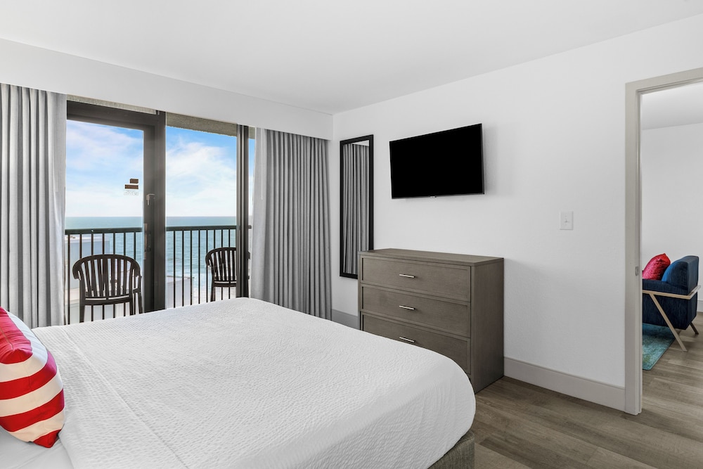 Mariner, 2 Bedrooms, Condo, Deluxe, King Bed, 2 Queen Beds, Ocean View, Sofa