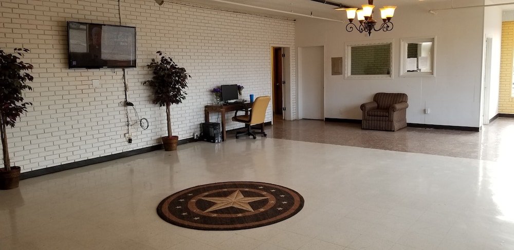 Americas Premier Inn 2/17