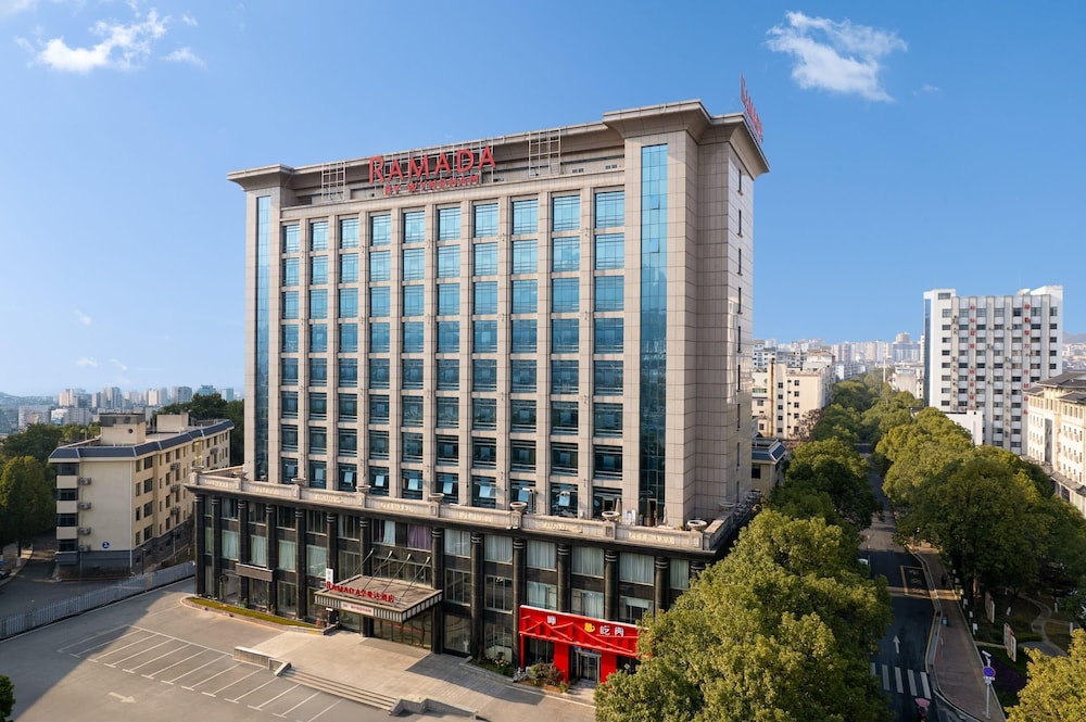 Ramada by Wyndham Zhangjiajie Tianmen Mountain 10/49