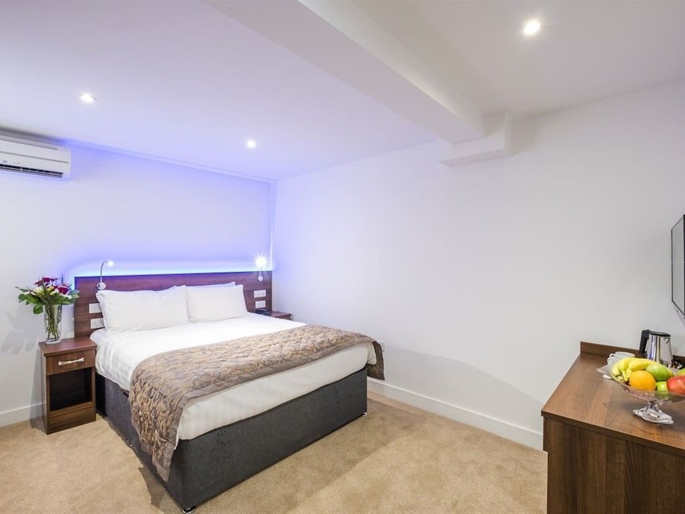 Signature Hotel London 30/50