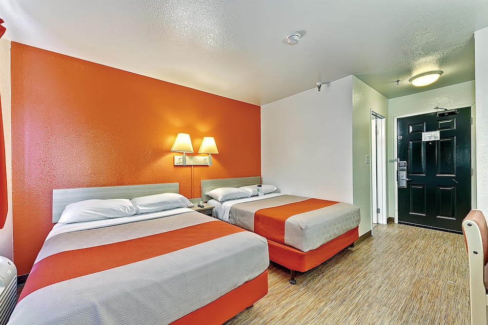 Motel6 Glenview, IL - Chicago North 21/60