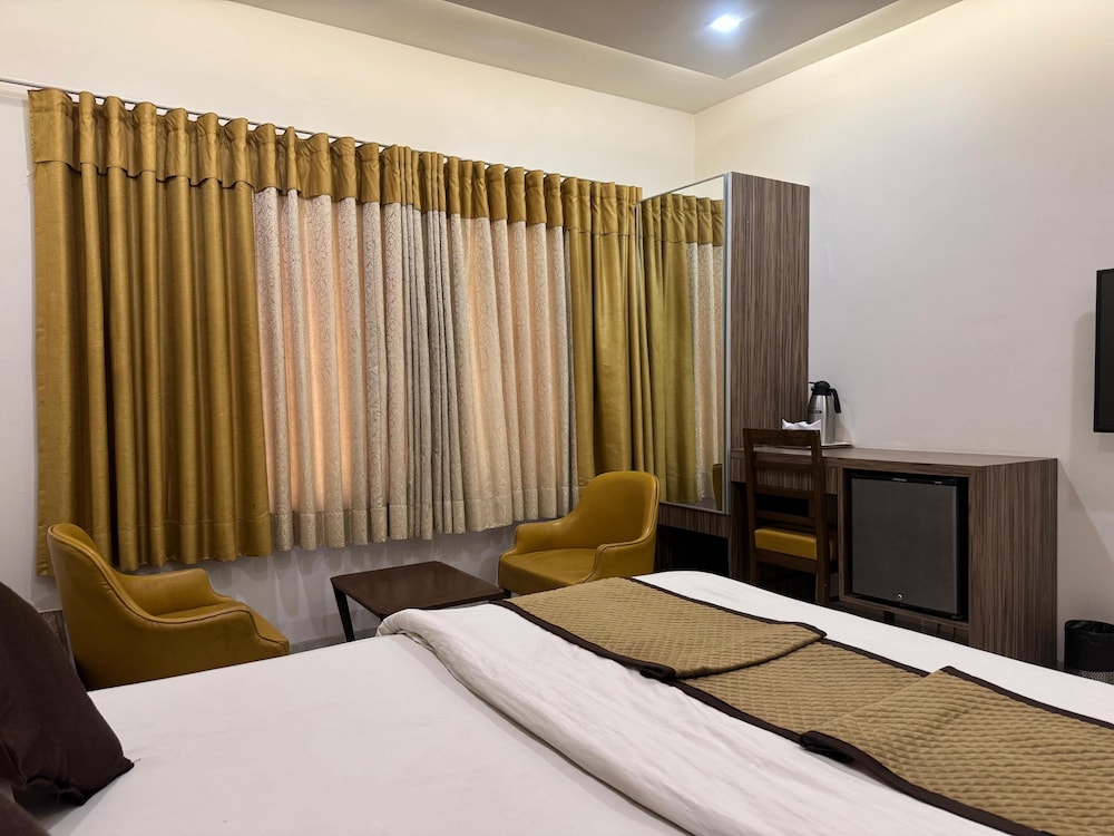OYO Rooms Thaltej SG Highway 13/51