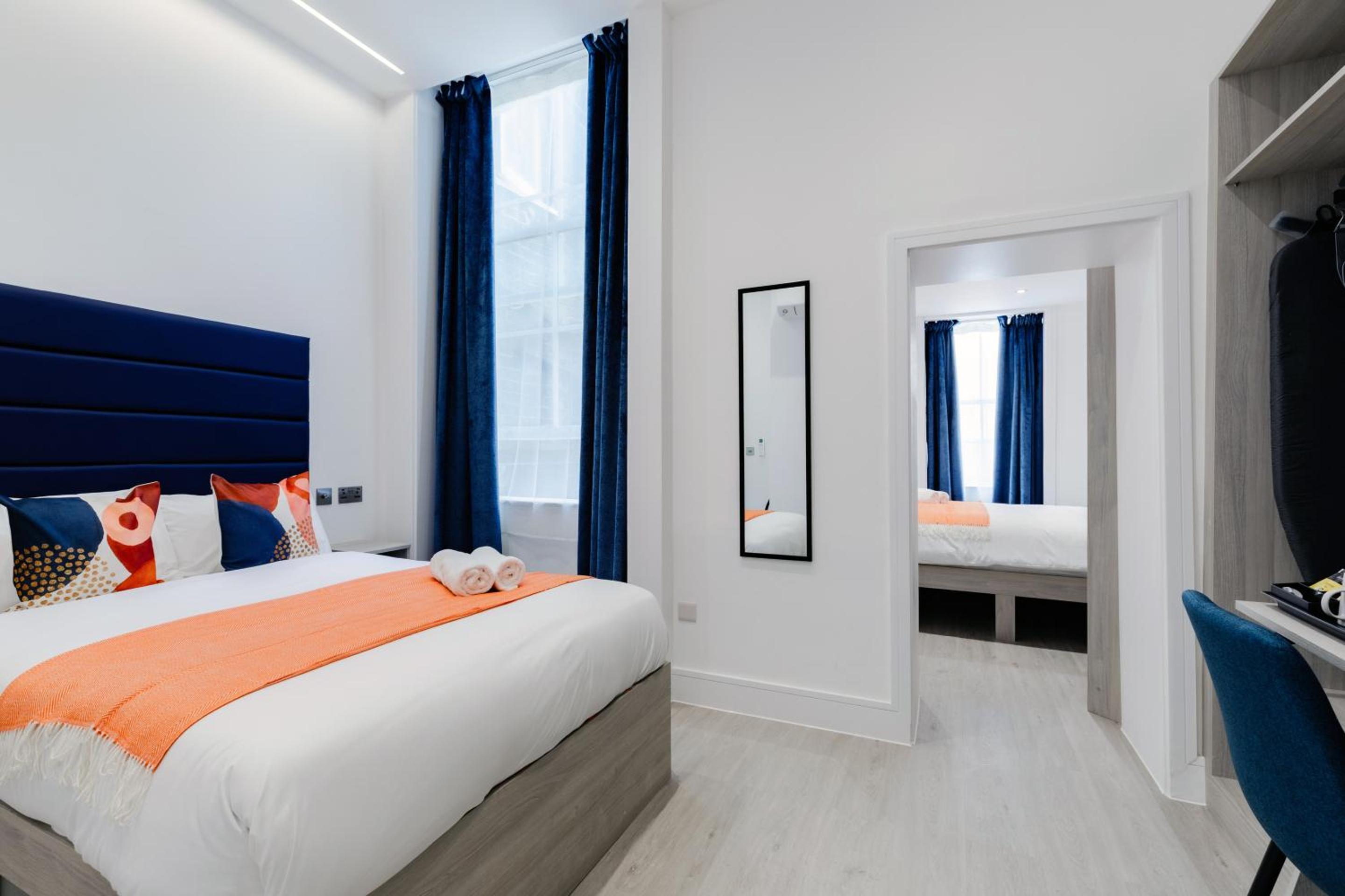Room, Quadruple