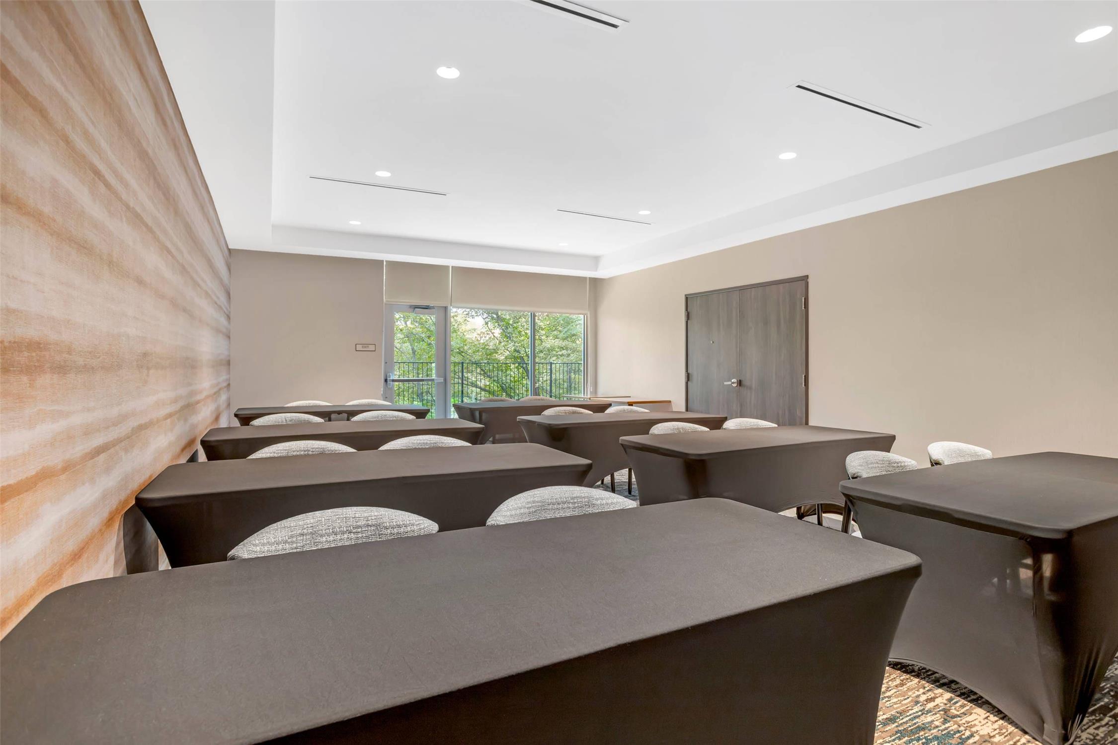 Cambria Hotel Fort Worth - Medical Center 35/39
