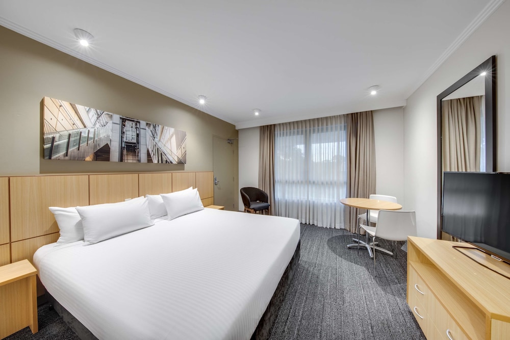 Mercure Sydney Macquarie Park 18/64