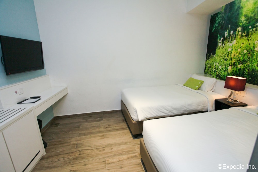 J8 Hotel 38/65