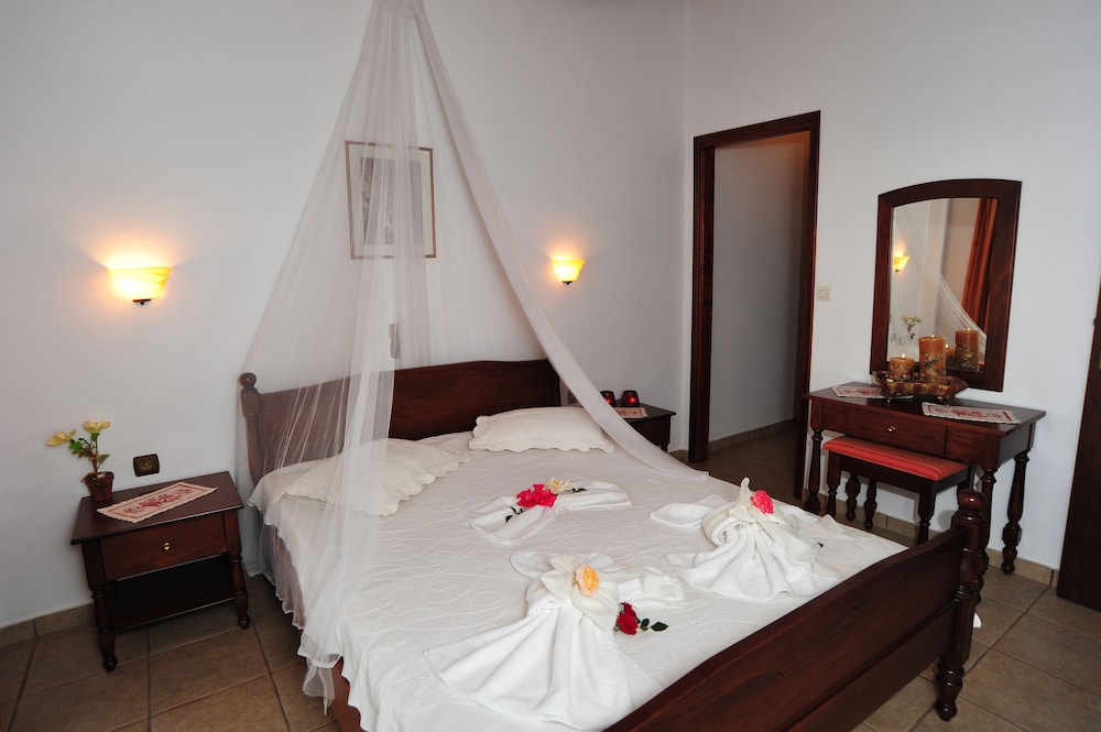 Room at Kavoussi Resort, KISSAMOS