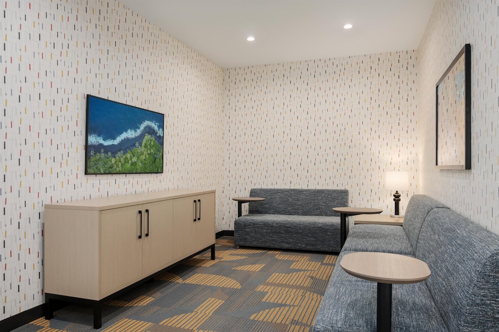 Home2 Suites by Hilton Lafayette I-10 11/55